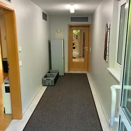 Schoene Einliegerwohnung Mit Freisitz. Ideal Fuer Geschaeftsleute Und Reisende Apartament *