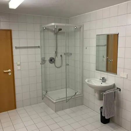 Schoene Einliegerwohnung Mit Freisitz. Ideal Fuer Geschaeftsleute Und Reisende Apartament *