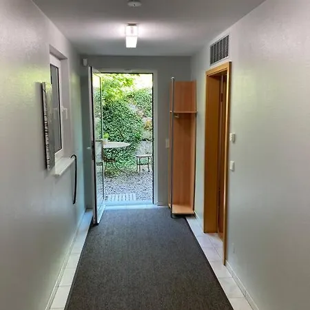 Schoene Einliegerwohnung Mit Freisitz. Ideal Fuer Geschaeftsleute Und Reisende *